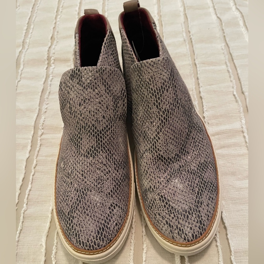 Toms Gray Snake Print Women’s Boots